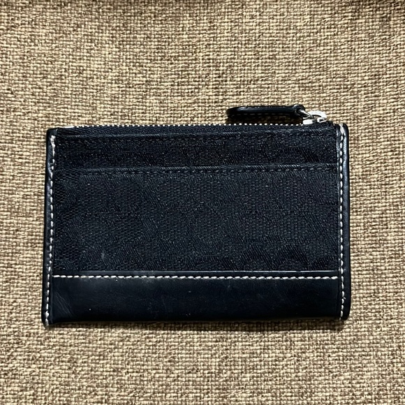 Coach - Picture 3 of 4